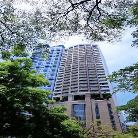 One Bedroom Apartment With Netflix At Greenbelt Makati Манила Экстерьер фото